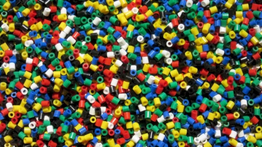 Can You Spot The Pen Among The Plastic Beads Within 13 Seconds? Explanation And Solution To The Optical Illusion
