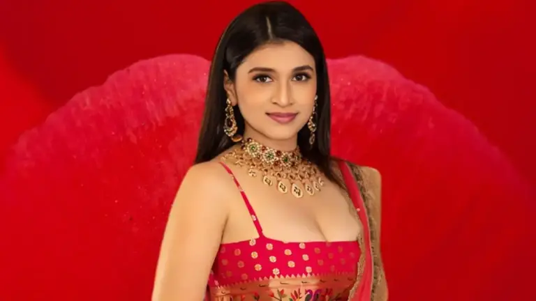 Mannara Chopra Height How Tall is Mannara Chopra?