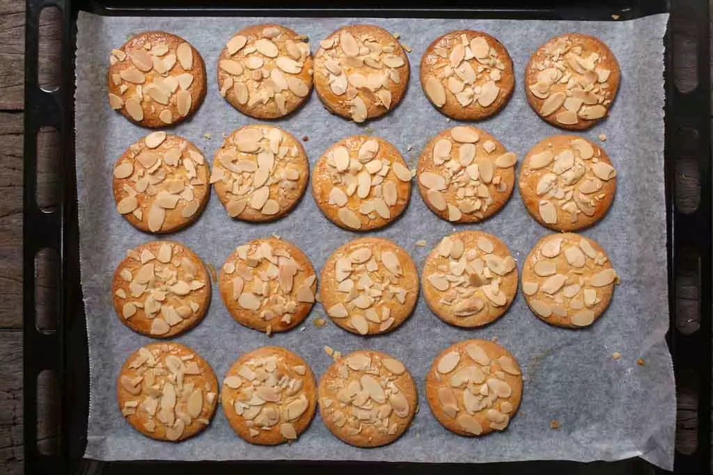 bánh quy hạnh nhân dừa giòn tan