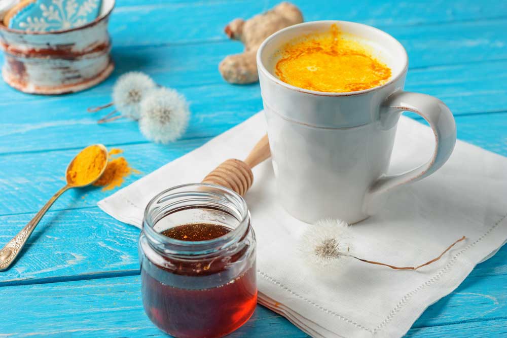 uống mật ong trực tiếp với nghệ