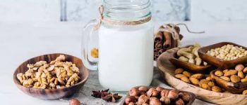 Chi tiết cách làm sữa hạt óc chó hanh nhân giàu dinh dưỡng tại nhà