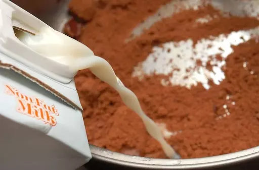 làm socola từ bột cacao với sữa tươi