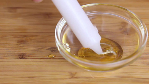 cách nhận biết mật ong thật bằng nến