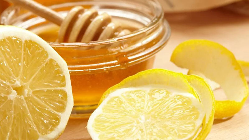 luu-y-ckhi-uong-mat-ong-chanh