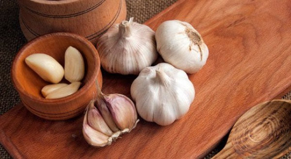 không nên dùng tỏi với mật ong